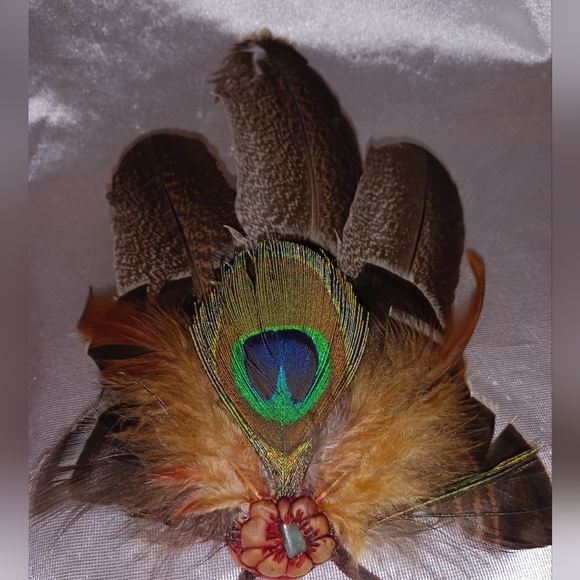 Handcrafted Beautiful featherstone and clay neckwear with leather strap - Picture 2 of 5